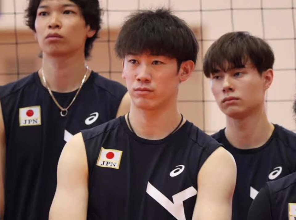 并以掌声与
